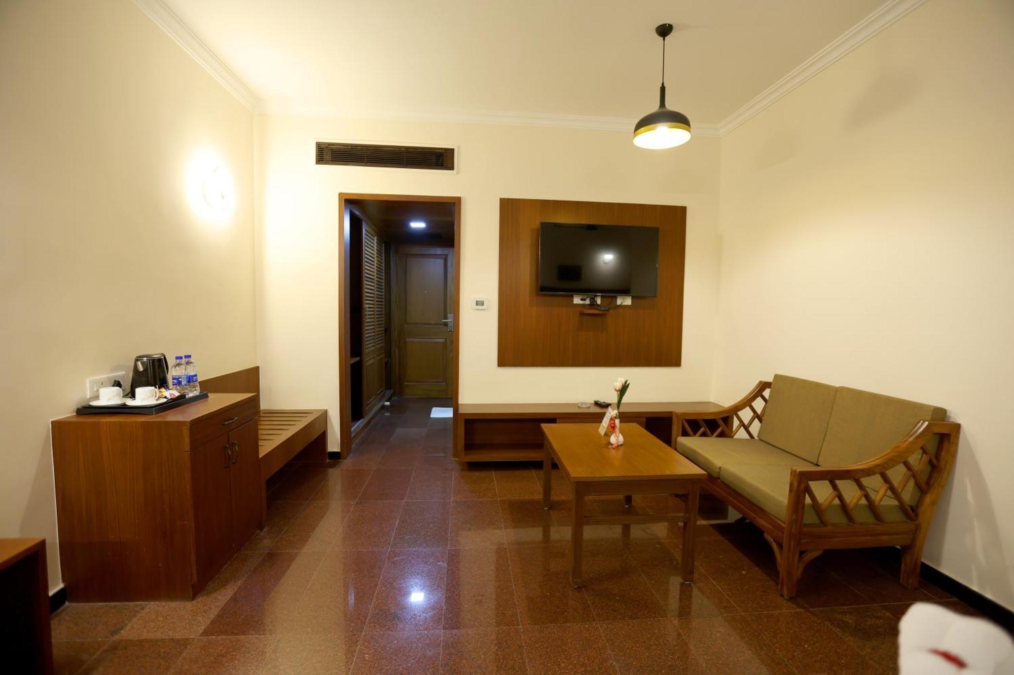 Breeze Residency Hotell Tiruchirappalli Exteriör bild